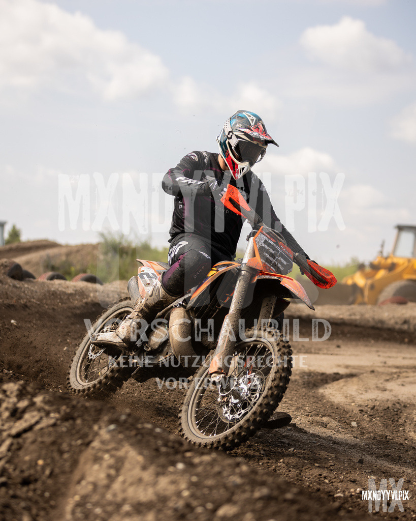 866A1352 | mxndyyvipix