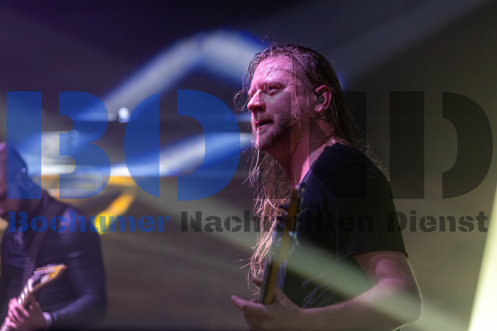 SES_ENEINS20250227-31 | bond - Realisiert mit Pictrs.com