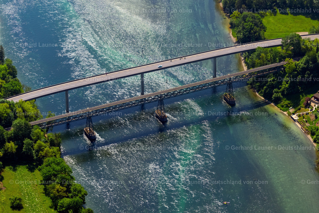 4026993 | HEMISHOFEN 17.05.2020 Straßen- Brückenbauwerk entlang bei im Ortsteil Hemishofen in Hemishofen im Kanton Schaffhausen, Schweiz. // Road bridge construction along at in the district Hemishofen in Hemishofen in the canton Schaffhausen, Switzerland. Foto: Gerhard Launer