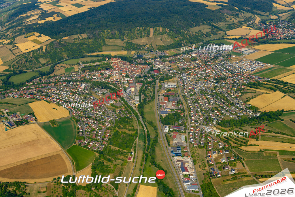 Das Luftbild zeigt :  Weikersheim - Die Luftaufnahme wurde 2023 vom UL-Flugzeug aus erstellt ( keine Drohne ) - Hochauflösende Luftaufnahme - Für grossformatige Ausdrucke geeignet. Die Geschenkidee !Mit Lizenz und Bildrechte bestellbar