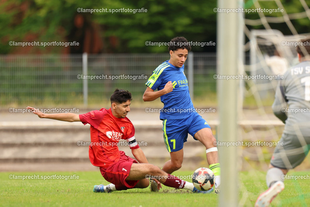 Fußball I Junioren I Kreispokal Lübeck I Finale I JSG Concordia Lübeck - TSV Siems I 09.06.2025.059 | v.l. Adam Ageed (7, TSV Siems), Yesin El-Gafsi (7, JSG Concordia Lübeck) - Realisiert mit Pictrs.com