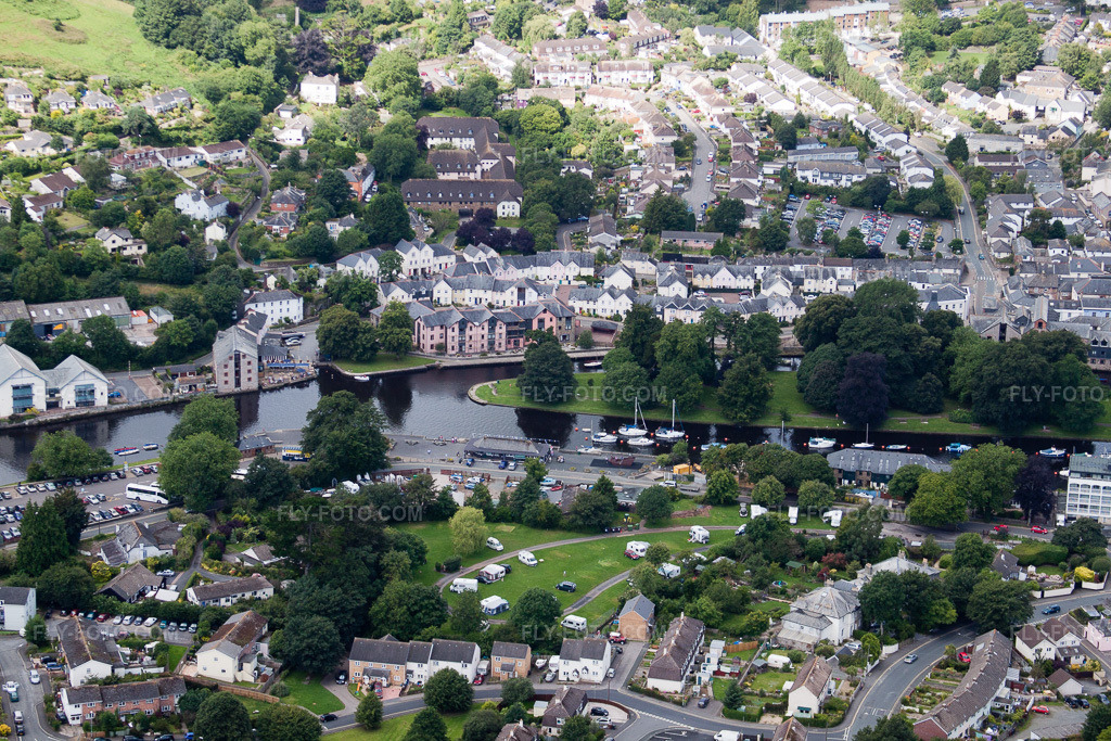 Aerial view: View of the town in Berry Pomeroy in the state England, Great Britain. – Photo: IMG_19768.jpg taken on 07/25/2009 by Werner Riehm/FLY-FOTO.com – Resolution of the original: 4752 x 3168 px