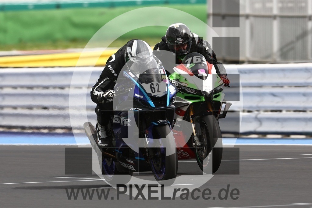 0765-20240330_03817 | Schöne Erinnerungen an spannende Momente - das festzuhalten ist unser Job. PIXELrace.de ist seit 2003 auf den Rennstrecken Europas unterwegs um die Action draußen beim Fahren und die wunderbare Stimmung imm Fahrerlager für euch einzufangen.