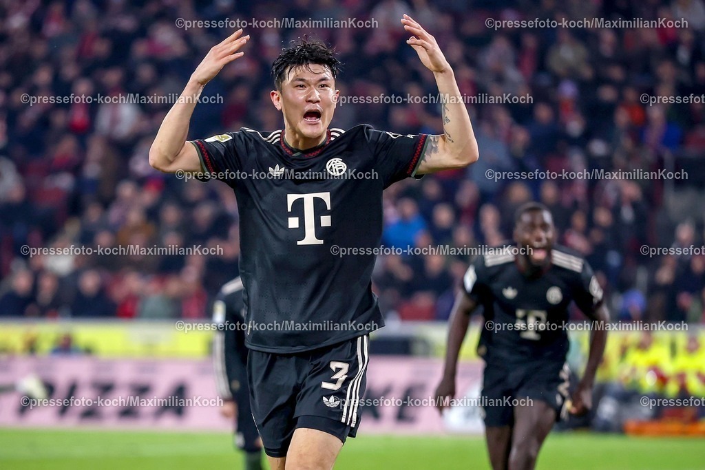 1FC14012601054 | 14.01.2026, Fußball, 1. FC Köln - FC Bayern München, 1. Fußball Bundesliga, 17. Spieltag, RheinEnergie-STADION, Saison 2025 2026: Torjubel nach dem Tor zum 2:1 durch Torschütze Min-jae Kim (FC Bayern Muenchen #03)  zusammen mit   DFB regulations prohibit any use of photographs as image sequences and or quasi-video.