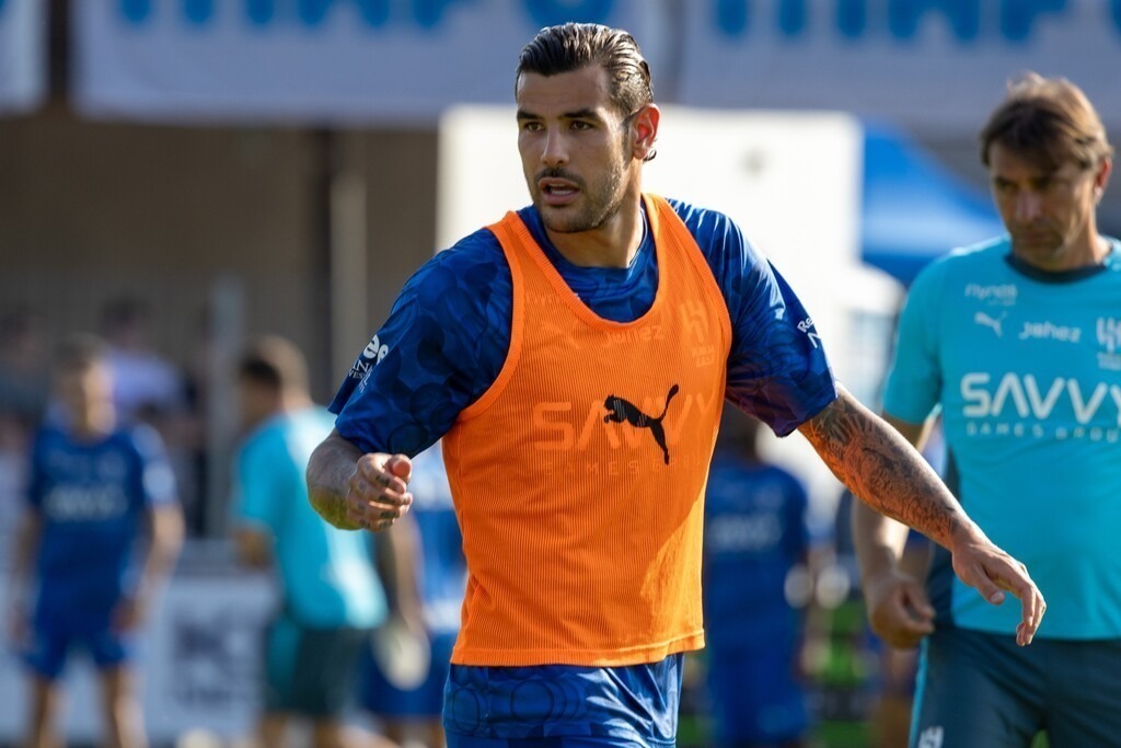 Al-Hilal SFC gegen Waldhof Mannheim; internationales Testspiel in Balingen***Theo Hernandez beim Warm-Up | Al-Hilal SFC gegen Waldhof Mannheim; internationales Testspiel in Balingen***Theo Hernandez beim Warm-Up - Realisiert mit Pictrs.com