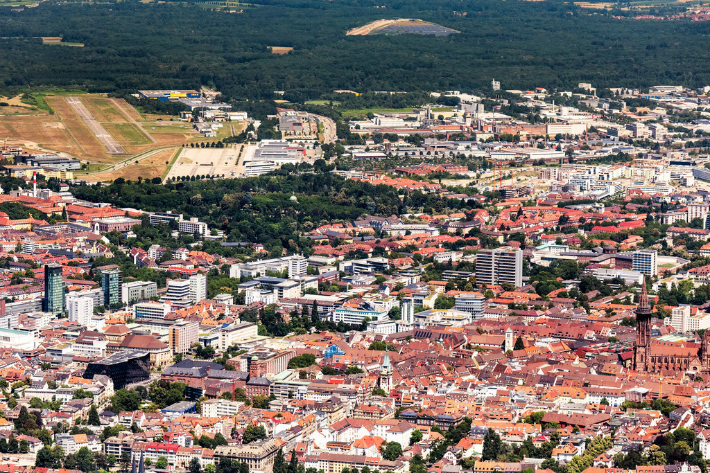dr__dsc4298.jpg | FREIBURG IM BREISGAU 20.06.2018 Altstadtbereich und Innenstadtzentrum in Freiburg im Breisgau im Bundesland Baden-Württemberg, Deutschland. // Old Town area and city center in Freiburg im Breisgau in the state Baden-Wurttemberg, Germany. Foto: Daniel Reiter
