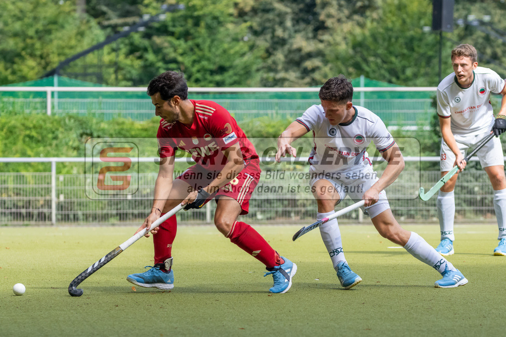 HK_20240907_105332 | 1. Bundesliga Herren RW Köln - Crefelder HTC am 7.9.2024 RW Köln, Köln , Elian Mazkour ( Rot-Weiss Köln #26 ) , Julius Hayner ( Crefelder HTC #6 )