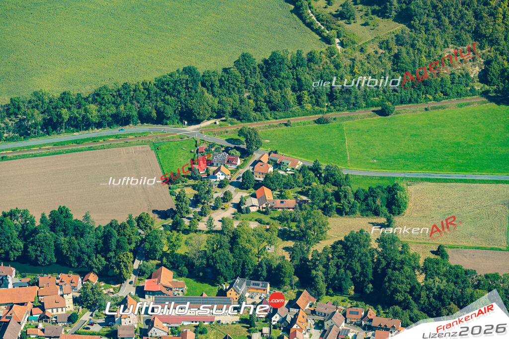 Neue Luftbildaufnahme der Stadt Henfstädt - Das Luftbild wurde 2025 vom UL-Flugzeug heraus erstellt ( keine Drohnenaufnahme ) - Hochauflösende Luftaufnahme - für Wandbilder und großformatige Ausdrucke geeignet. Das besondere Geschenk!Hier alle&nbsp;Infos zur Lizenzierung der LuftaufnahmeWir fliegen auch dieses Jahr wieder in Ihre Region um Luftbilder zu erstellen.- Luftbild anfragen