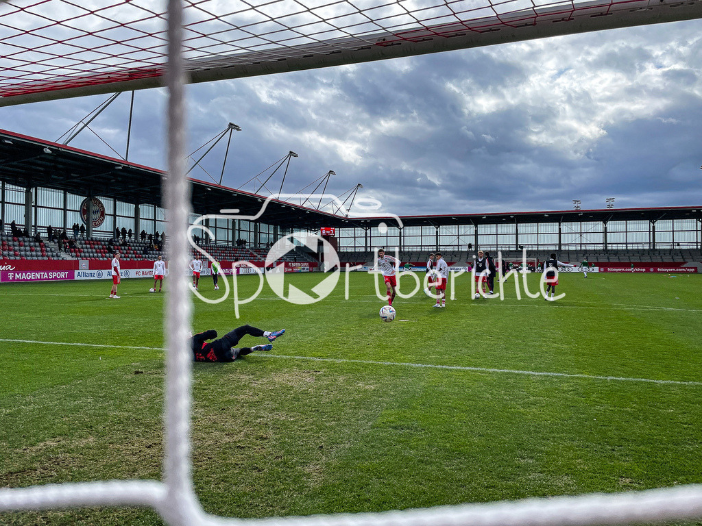 FC Bayern Muenchen U19 - FC Augsburg U19 | Der FC Bayern Campus ist Gastgeber fuer das A-Junioren Bundesligaspiel zwischen dem FC Bayern und dem FC Augsburg