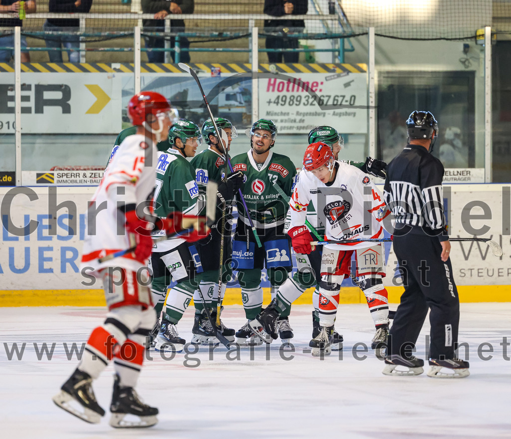 2023-09-10_060_TSV_Erding_gegen_EHC_Klostersee | Erding, Deutschland, 10.09.2023:
Eishockey, Bayernliga 2023 / 2024, Testspiel, TSV Erding gegen EHC Klostersee, Endergebnis: 10:1

Jubel nach dem 1:0

Foto: Christian Riedel / fotografie-riedel.net