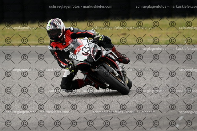 25bt02-1487 | markuskiefer.com - Realisiert mit Pictrs.com