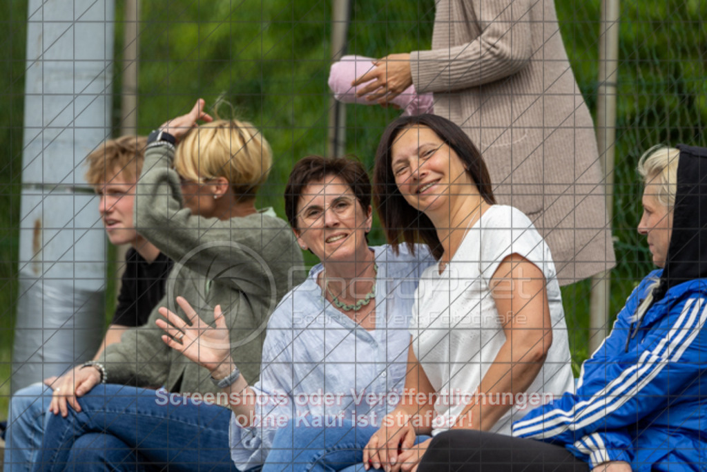 20250503_145449_0003 | #, 1.FC Eislingen (hellblau) vs. SGM TSG Zell-Hattenhofen-Holzmaden (dunkelblau), Jugend-Fussball, C-Junioren Landesstaffel Mitte, 18. Spieltag, Saison 20242025, Kunstrasenplatz, Haldenstraße 45, 73054 Eislingen, 03.05.2025 - 1500 Uhr,Foto: PhotoPeet-Sportfotografie/Peter Harich