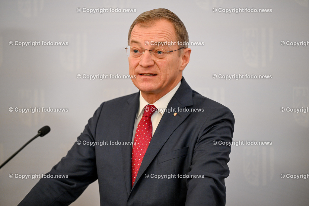 Pressekonfernz Land Ooe_ Einigung zur Westspange Steyr_ 26.01.2024-14 | 26.01.2024, Linz, AUT, Pressekonferenz Land Ooe, Einigung zur Westspange Steyr - Praesentation der verkehrlichen Wirkungsanalyse im Bild LH Thomas Stelzer (VP, Landeshauptmann Ooe)