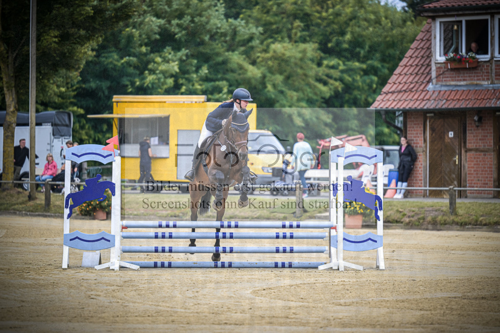 DOS_1055 | Entdecke hochwertige Reitturnierfotos von Foto Oger. Professionell, emotional und authentisch – jetzt Lieblingsmomente im Shop bestellen.Deutschlandweite Turnierfotografie. - Realisiert mit Pictrs.com