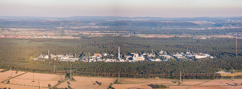 Luftbild: Panorama Perspektive Campus- Universität KIT - Campus Nord (ehemaliges Kernforschungszentrum Karlsruhe) im Haardtwald im Ortsteil Leopoldshafen in Eggenstein-Leopoldshafen im Bundesland Baden-Württemberg in Deutschland. Foto: IMG_59714-Bearbeitet.jpg vom 04.09.2013 durch Werner Riehm/FLY-FOTO.deAuflösung des Originals: 8505 x 3141 px