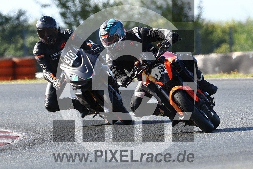 0079-20240910_05924 | Schöne Erinnerungen an spannende Momente - das festzuhalten ist unser Job. PIXELrace.de ist seit 2003 auf den Rennstrecken Europas unterwegs um die Action draußen beim Fahren und die wunderbare Stimmung imm Fahrerlager für euch einzufangen.