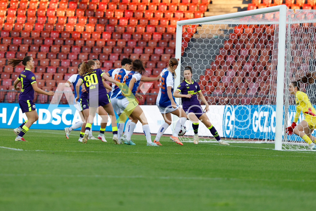 GC Zürich vs FC Zürich - AXA Women’s Super League Playoffs - Stadion Letzigrund | Attacking of GC Zürich during the AXA Women’s Super League Playoffs quarter-final second leg between GC Zürich and FC Zürich at Stadion Letzigrund, Zurich, Switzerland. - Realisiert mit Pictrs.com
