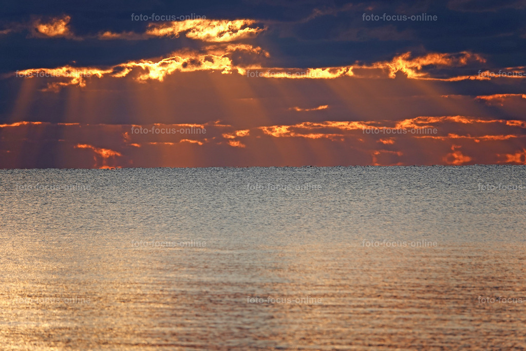 Spectacular almost spiritual sunset on the beach of Liepja | foto-focus-online