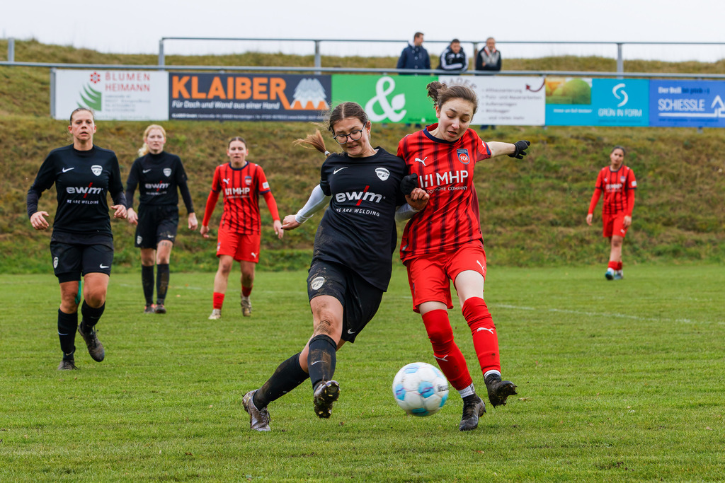 HOHFCH_251109_8255 | 1.FC Heidenheim 1846 II vs. GAST, Fußball, Frauen, Bezirksliga, 2025/2026, X. Spieltag, 03.10.2025 in Heidenheim, Kunstrasen b. Voith-Arena West(Foto: Michael Bulling) - Realisiert mit Pictrs.com