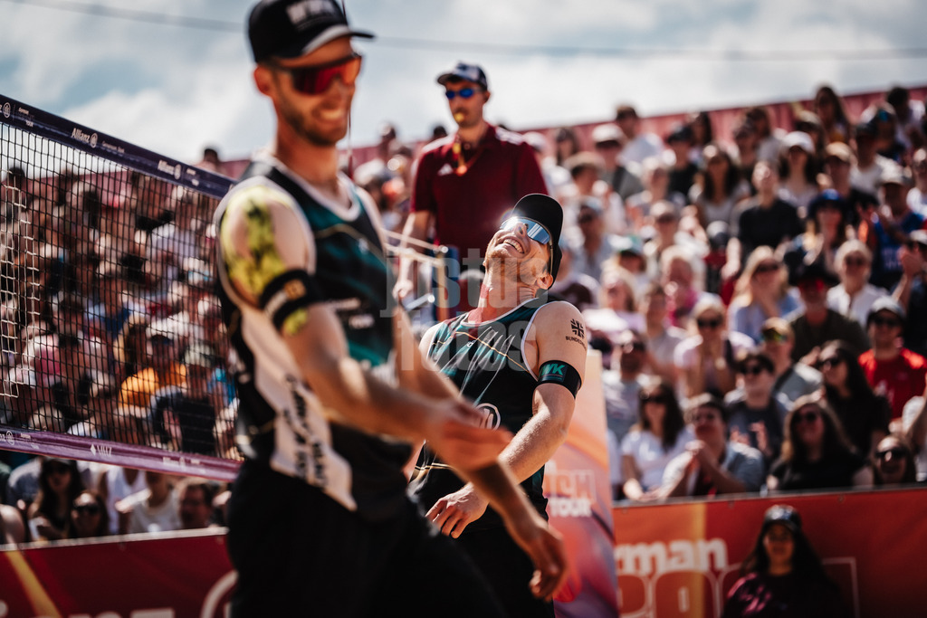 Beachvolleyball | Männer | Allianz German Beach Tour 2025 | Tourstop Düsseldorf | 17.05.2025 | v.l. Clemens Wickler und Nils Ehlers freuen sich