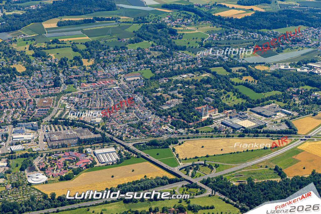 Aktuelles Luftbild von  Ravensburg - Die Luftaufnahme wurde 2022 mittels UL-Flugzeug erstellt ( keine Drohne ) - hochauflösende Kamera-Systeme von  Canon -Beste Qualität - Für grossformatige Ausdrucke geeignet. Die Geschenkidee !