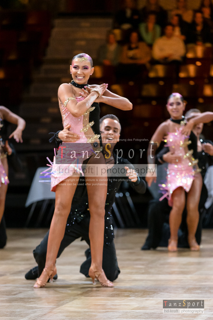 20241109_DM-Formationen_Vorrunde_0703 | Tanzsportbilder, Standardtanz, Lateintanz, WDSF, DTV, LTVB, dancecomp, goc, hessen tanzt, blaues band der spree, walzer, tango, wiener walzer, slowfox, quickstepp, samba, rumba, cha-cha-cha, paso doble. jive, hd-kroft photography, turniertanzsport