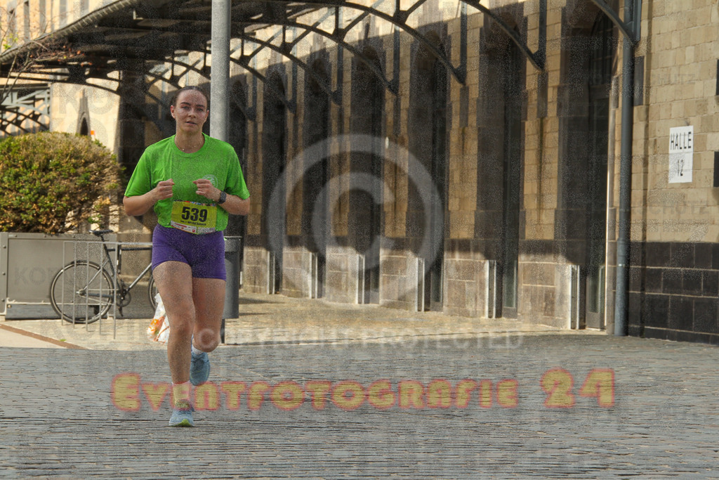 250920_1526_EV4_8813 | Sportfotografie im Rhein-Sieg Kreis, Köln, Bonn, NRW, Rheinland Pfalz, Hessen, etc. Unser Tätigkeitsfeld umfasst den Laufsport vom Volkslauf über den Marathon, Duathlon, Triathon bis zum Ultralauf wie Kölnpfad Ultra oder Schindertrail.