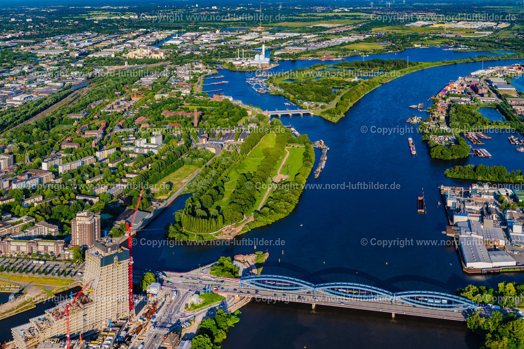 Hamburg_Rothenburgsort_Elbbrücken_Hafencity_ELS_8503160625 | HAMBURG 16.06.2025 Parkanlage " Elbpark " im Ortsteil Rothenburgsort in Hamburg, Deutschland. // Park of " Elbpark " in the district Rothenburgsort in Hamburg, Germany. Foto: Martin Elsen