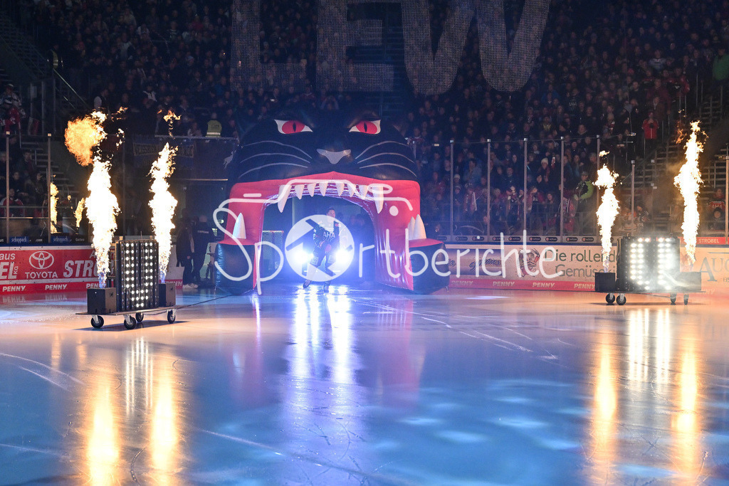 Augsburger Panther - Löwen Frankfurt | AUGSBURG, GERMANY - 16. JANUARY: im Bild der Einlauf der Panther - Madison BOWEY (Augsburger Panther 22) / Einzelfoto / Freisteller vor dem Match zwischen den Augsburger Panthern und den Löwen Frankfurt am 40. Spieltag der penny DEL im Curt Frenzel Stadion