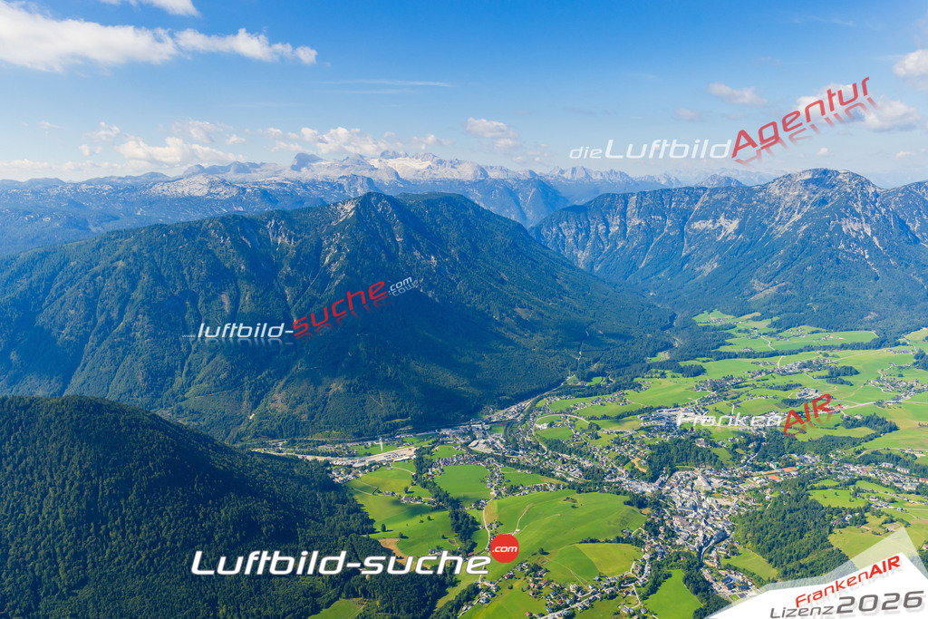 Luftaufnahme der Stadt Bad Aussee - Die Luftaufnahme wurde 2025 vom UL-Flugzeug heraus erstellt ( keine Drohne ) - Hochauflösende Luftaufnahme - für professionelle Ausdrucke geeignet. Die Geschenkidee !Mit Lizenz und Bildrechte bestellbar