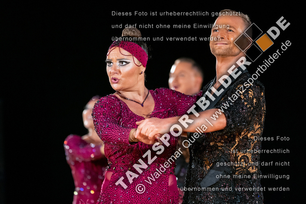 20250503-10834 | Hier finden Sie Tanz Bilder vom Latein und Standard Formationen tanzen. Sportbilder vom Tanzsport. Schöne Fotos und von Weltmeisterschaft, Europameisterschaft, Bundesliga, Regionalliga, Oberliga und Landesliga sowie von GOC Stuttgart, DanceComp, WM Bremen