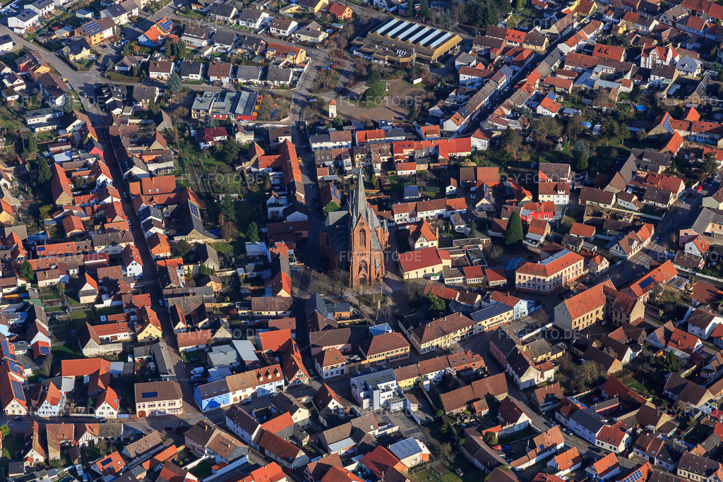 Luftbild: Kirche St. Vitus in der Ortsmitte im Ortsteil Rheinsheim in Philippsburg im Bundesland Baden-Württemberg in Deutschland. Foto: IMG_104767.jpg vom 16.02.2018 durch Werner Riehm/FLY-FOTO.de