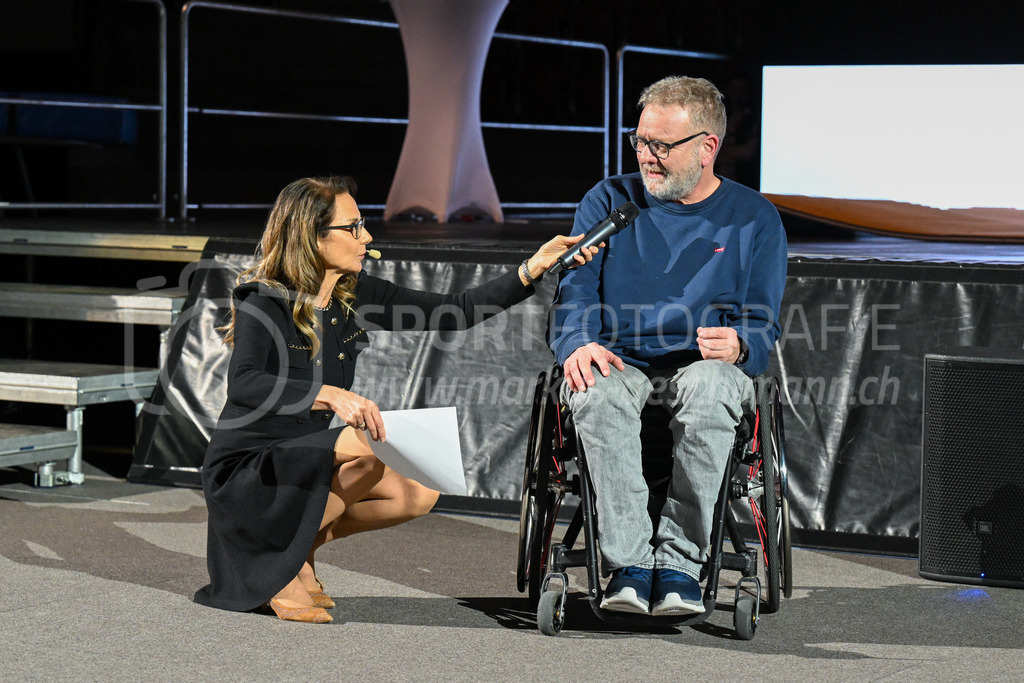 Winterthurer Sportehrung - 23. Februar 2023 | Winterthurer Sportehrung
AXA Arena, Winterthur
Regula Späni mit Marcel Bodenmann vom Rollstuhlclub Winterthur Schaffhausen (Rollstuhlsport, Curling).
Bild: Sportfotografie Markus Aeschimann | www.markus-aeschimann.ch - Realisiert mit Pictrs.com