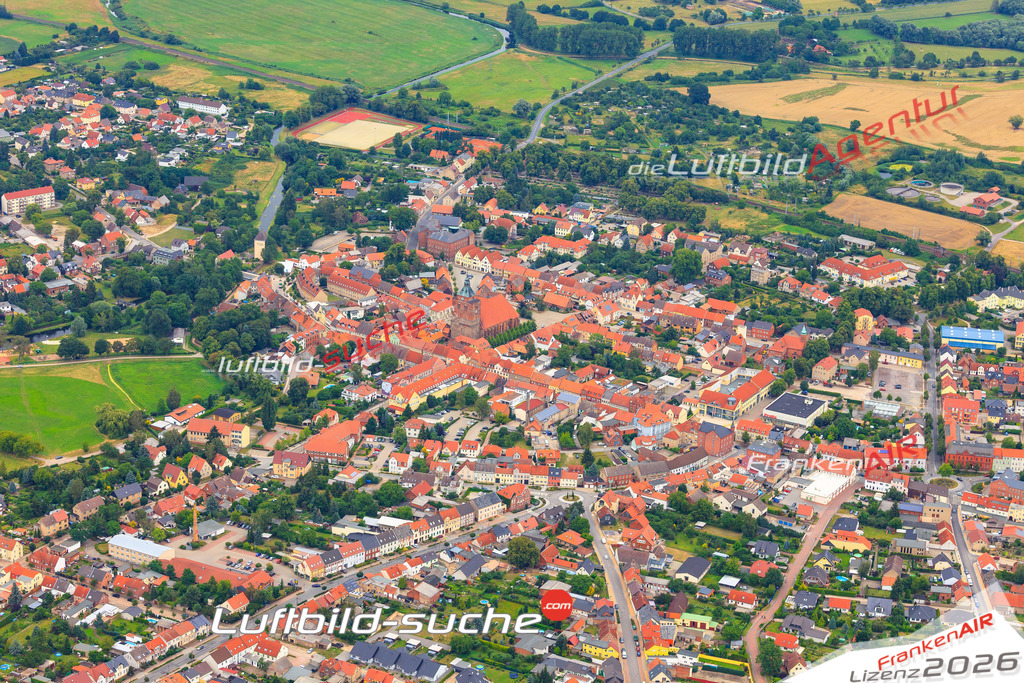 Die Luftaufnahme Meseberg - Osterburg Altmark wurde vom UL-Flugzeug (keine Drohne) aus fotografiert.Hohe Druck- Auflösung-die Geschenkidee!
