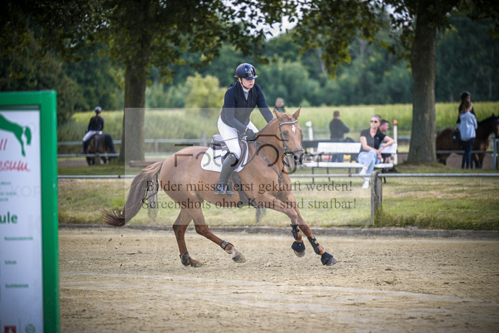 DOS_2232 | Entdecke hochwertige Reitturnierfotos von Foto Oger. Professionell, emotional und authentisch – jetzt Lieblingsmomente im Shop bestellen.Deutschlandweite Turnierfotografie. - Realisiert mit Pictrs.com