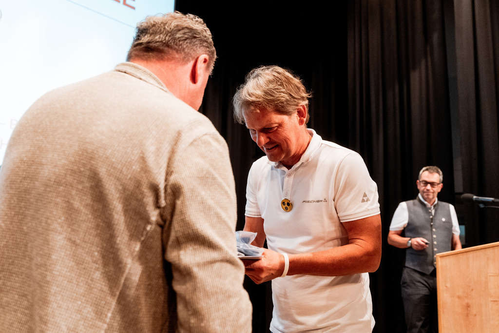 SR503369 | Media Hub Simon Reisinger - Realisiert mit Pictrs.com