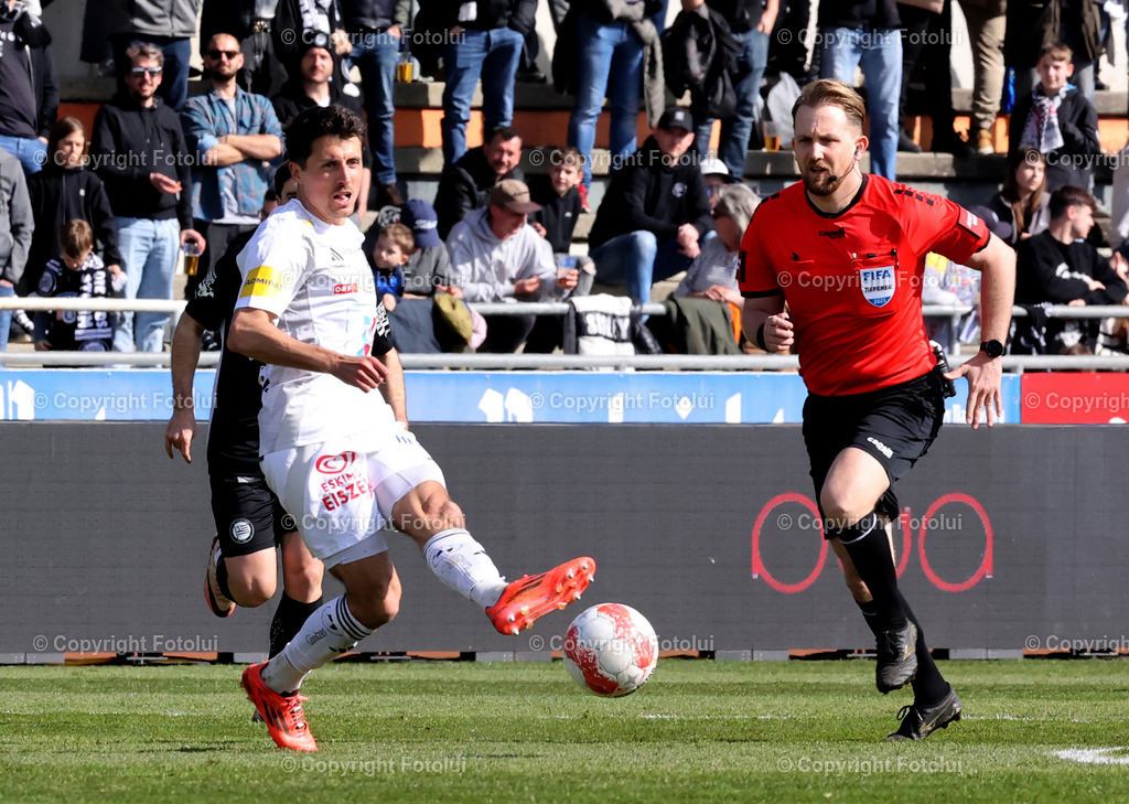 A_LUI_300325-01 | SPORT FUSSBALL ADMIRAL BUNDESLIAG RZ PELLETS WAC-SK STURM GRAZ  30.03.2025 IM BILD : ALESSANDRO SCHOEPF (WAC) UND SCHIEDSRICHTER JULIAN WEINBERGER FOTO:FOTOLUI/MW