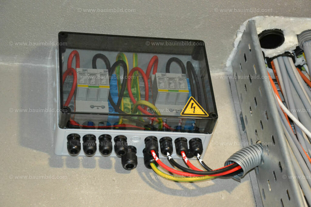 bib-lg17-elektroinstallation-0215 | Nach LV-Leistungsgruppen sortierte Detailfotos über den Bau eines Hauses. Alle Hausbau-Bilder direkt vom Urheber und Autor der Website Haus-Selber-Bauen.com