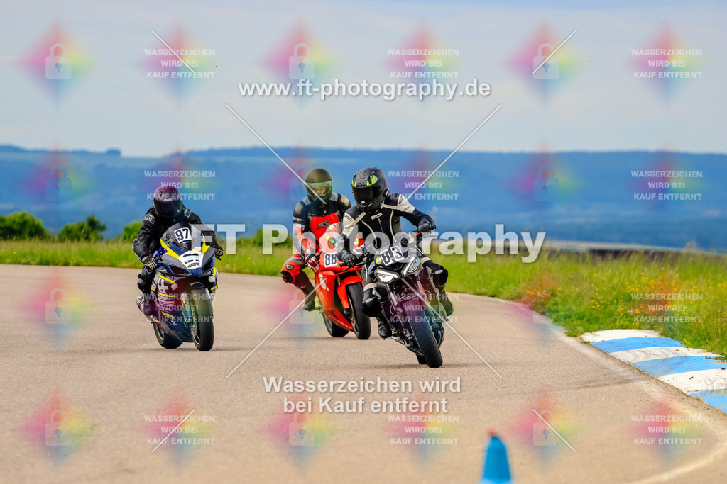 MotoTeam-2440 | Hier findet Ihr Bilder von Touristenfahrten auf der Nürburgring Nordschleife oder von anderen Veranstaltungen die ich besucht habe. Viel Spass beim Durch Schauen 