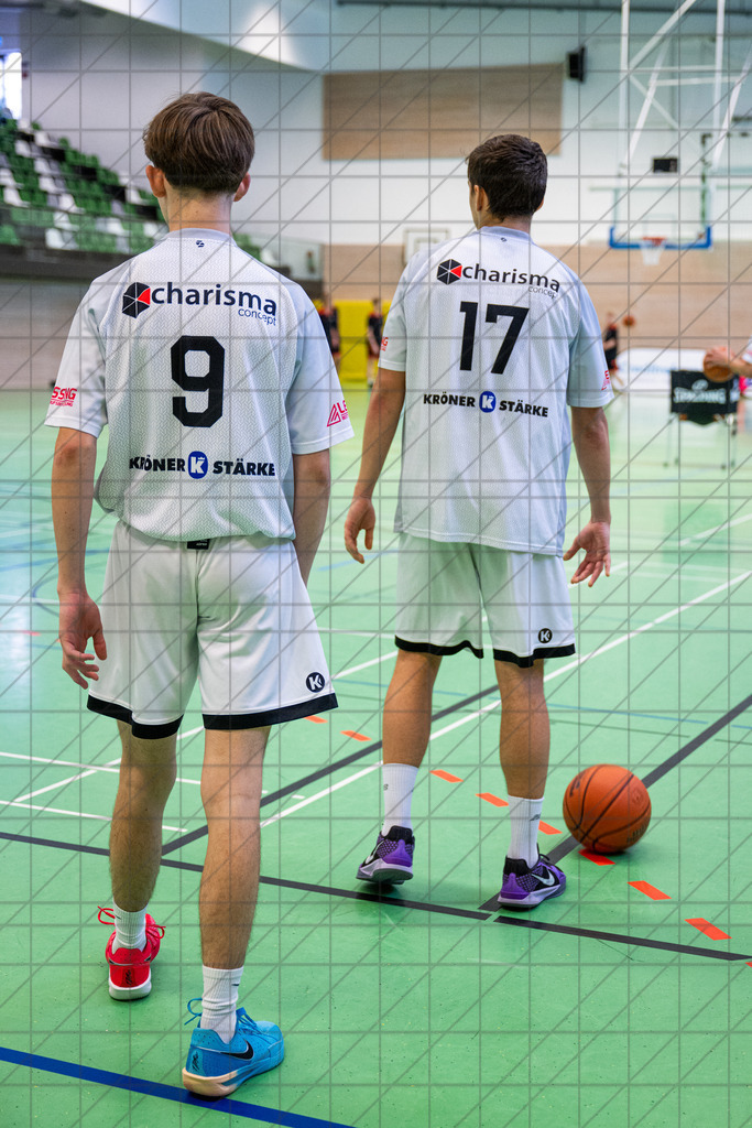 JBBL Vorrunde Gruppe 2 25/26 | Spieltag 01 | Charisma Young Bulls vs. Rasta Vechta | 12.10.25: JBBL Vorrunde Gruppe 2 25/26 | Spieltag 01 | Charisma Young Bulls vs. Rasta Vechta / Osnabrück / Deutschland  //   CREDIT:www.bullenfotos.de, Martin König, Hörner Weg 40, D-49078 Osnabrück, +4917663732967 // Nutzung und Weitergabe nur zu den vereinbarten Zwecken. Presseanfragen an Ersteller. Alle Rechte beim Ersteller. Honorierung nach MFM. - Realisiert mit Pictrs.com