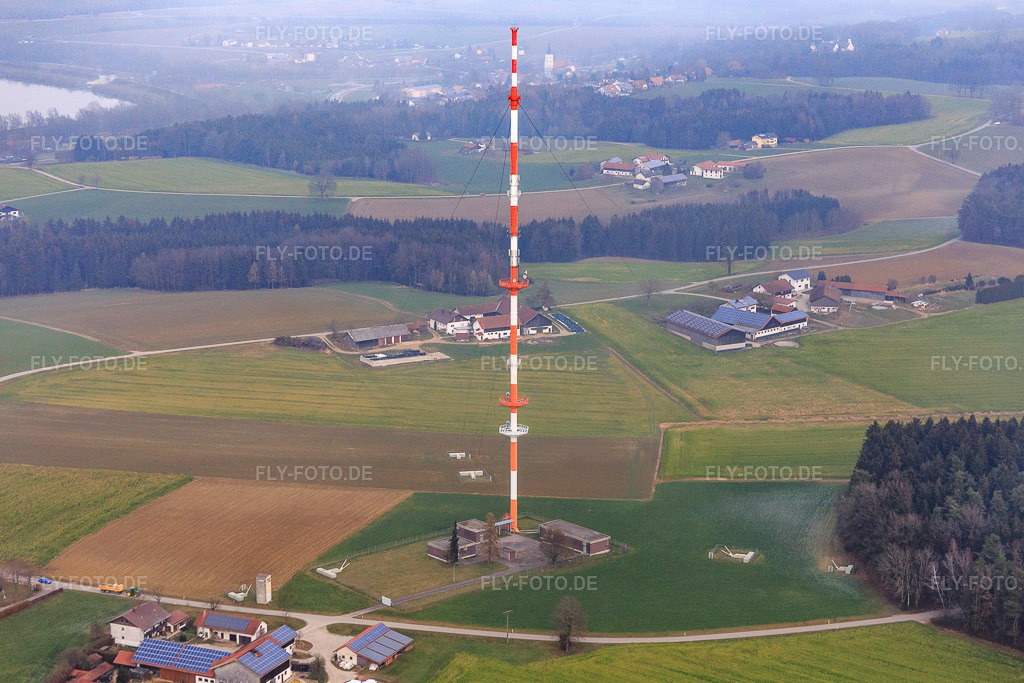Luftbild: Sender Pfarrkirchen im Ortsteil Hinten in Postmünster im Bundesland Bayern in Deutschland. Foto: IMG_085640.jpg vom 31.12.2015 durch Werner Riehm/FLY-FOTO.de