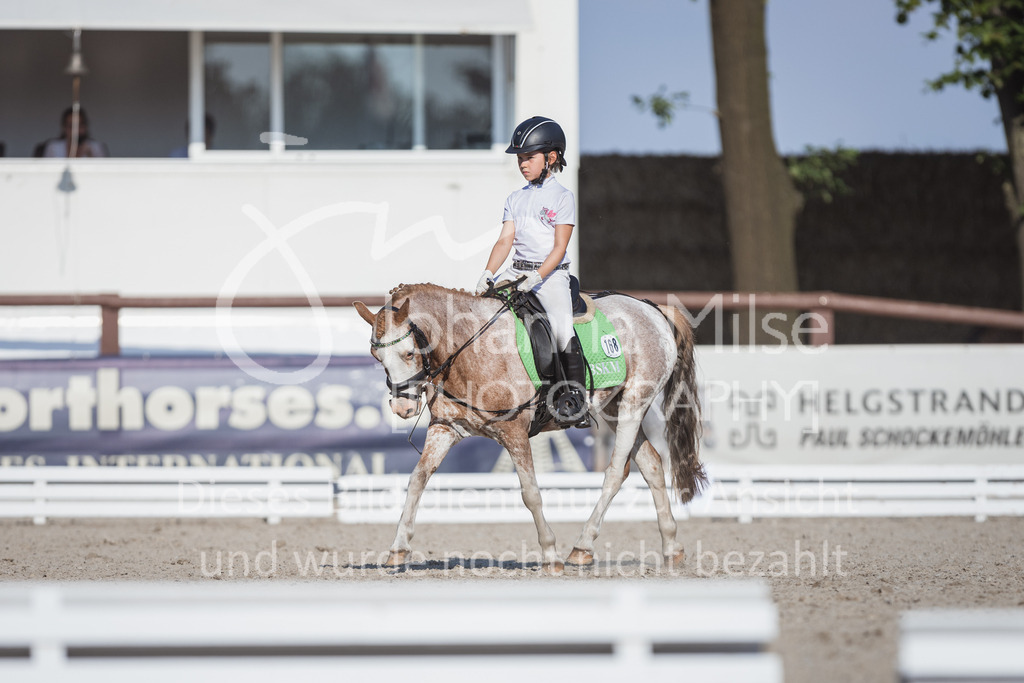 230610_ReiterWB-414 | Deine schönsten Turniermomente als professionelle Fotos! Entdecke hochwertige Pferdesport-Fotografie im Online-Shop. Jetzt Fotos finden & bestellen!