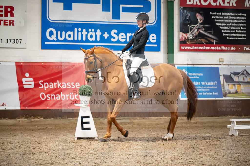 Hallenreittunier Voxtrup 2023 | Entdecke hochwertige Reitturnierfotos von Foto Oger. Professionell, emotional und authentisch – jetzt Lieblingsmomente im Shop bestellen. - Realisiert mit Pictrs.com