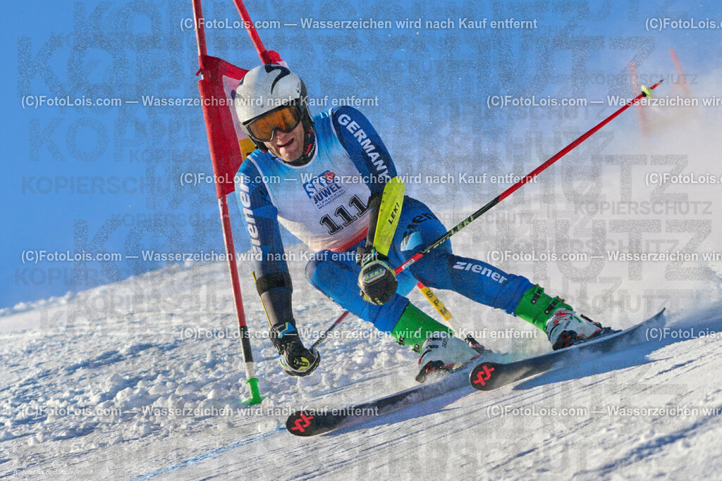 ALP4784_MASTERS-Cup_GS-A Herrn_Mirus Kai | (C)FotoLois.com, Alois Spandl. FIS Masters-Cup Wildschönau, Giant Slalom auf der Piste Schatzberg GS, Siegerehrung auf dem Dorfplatz Niederau, Sa 13. Januar 2024.