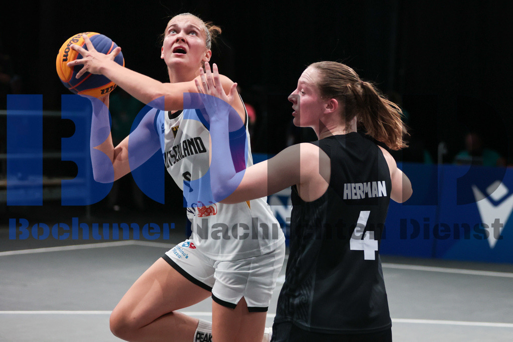 SES_TTG3X320250717-20 | bond - Realisiert mit Pictrs.com