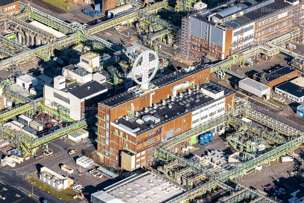 Luftbilder Dormagen -6807 | Technische Anlagen im Industriegebiet Chempark Dormagen im Ortsteil Chorweiler in Köln im Bundesland Nordrhein-Westfalen. Der Produktionsschwerpunkt des Standorts liegt auf der Entwicklung und Herstellung von Pflanzenschutzmitteln, Polymeren, Kunststoffen und Kautschuken - Realisiert mit Pictrs.com