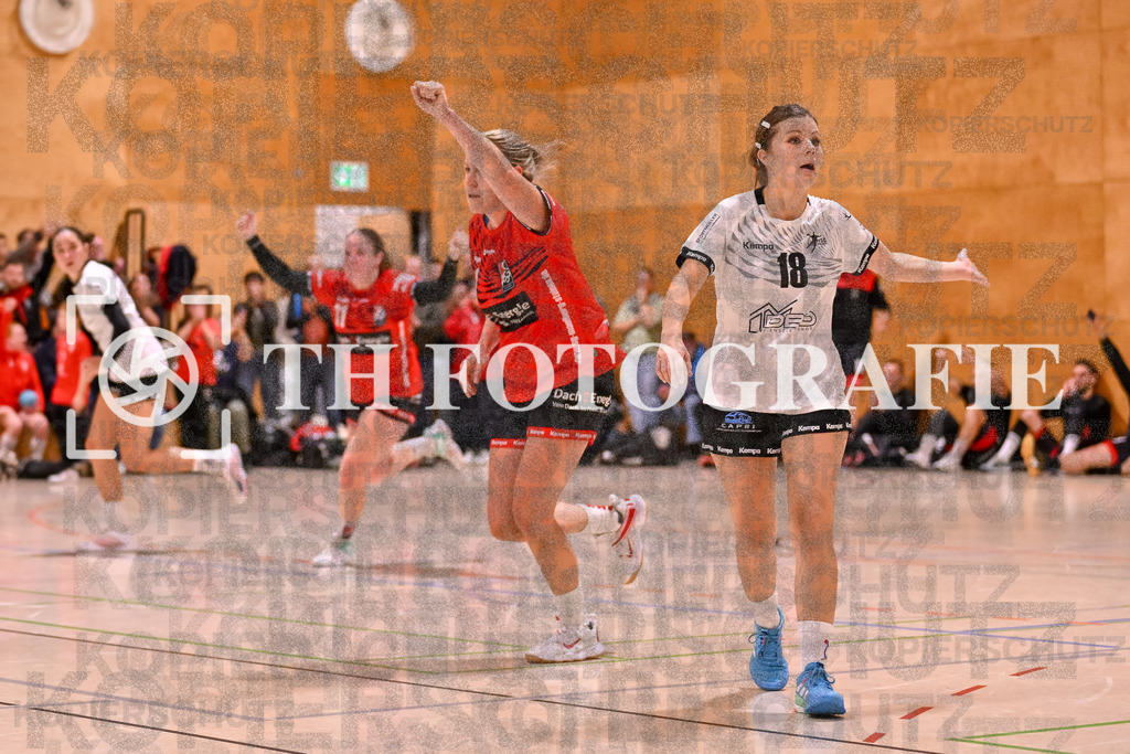 GER, SG Maulburg/Steinen - HSG Dreiland, Frauen-Handball, Oberliga Suedbaden, 3. Spieltag, Saison 2024/2025, 12.10.2024 | Marija Milenkovic (HSG Dreiland, #18) mit Emotion. Laura Traeber (SG Maulburg/Steinen, #11) und Sabrina Gruber (SG Maulburg/Steinen, #71) jubeln.GER, SG Maulburg/Steinen - HSG Dreiland, Frauen-Handball, Oberliga Suedbaden, 3. Spieltag, Saison 2024/2025, 12.10.2024Foto: TH Fotografie/Thomas Hess