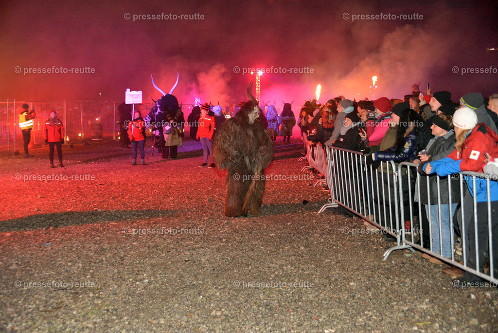 news-2022-Dez03-Krampusumzug-Reutte-WTV_5832 | Info aus dem Bezirk Reutte/Ausserfern Tirol sowie eine umfangreiche Bilddatenbank über die gesamte Region: Lechtal, Talkessel Reutte, Tannheimertal, Zwischentoren. Lech, Plansee, Zugspitze, Grenztunnel, B179, Fernpassstraße, Verkehr, Lawinen, Tradition, - Realisiert mit Pictrs.com