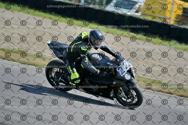 26BT02-1040 | markuskiefer.com - Realisiert mit Pictrs.com