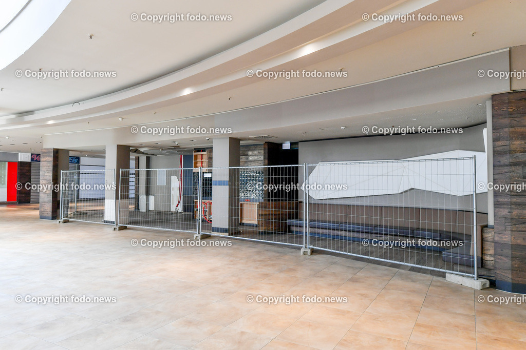 Deutschland_ Baden-Wuerttemberg_ Ulm_ 11.04.2025-8 | 11.04.2025, Deutschland, GER, Baden-Wuerttemberg, Ulm, im Bild Themenbild, Blautal-Center, Einkaufszentrum, geschlossen, Leerstand, Rolltreppen, Verkaufsflaeche, Geschaefte, Feature, Symbolbild, Das Blautal-Center ist ein am 29. Oktober 1997 eroeffnetes ehemaliges Einkaufszentrum in Ulm, sein Betrieb wird seit 2024 eingestellt. Mit einer Gesamtflaeche von 44.500 m² war es eines der groeßten Einkaufszentren Sueddeutschlands